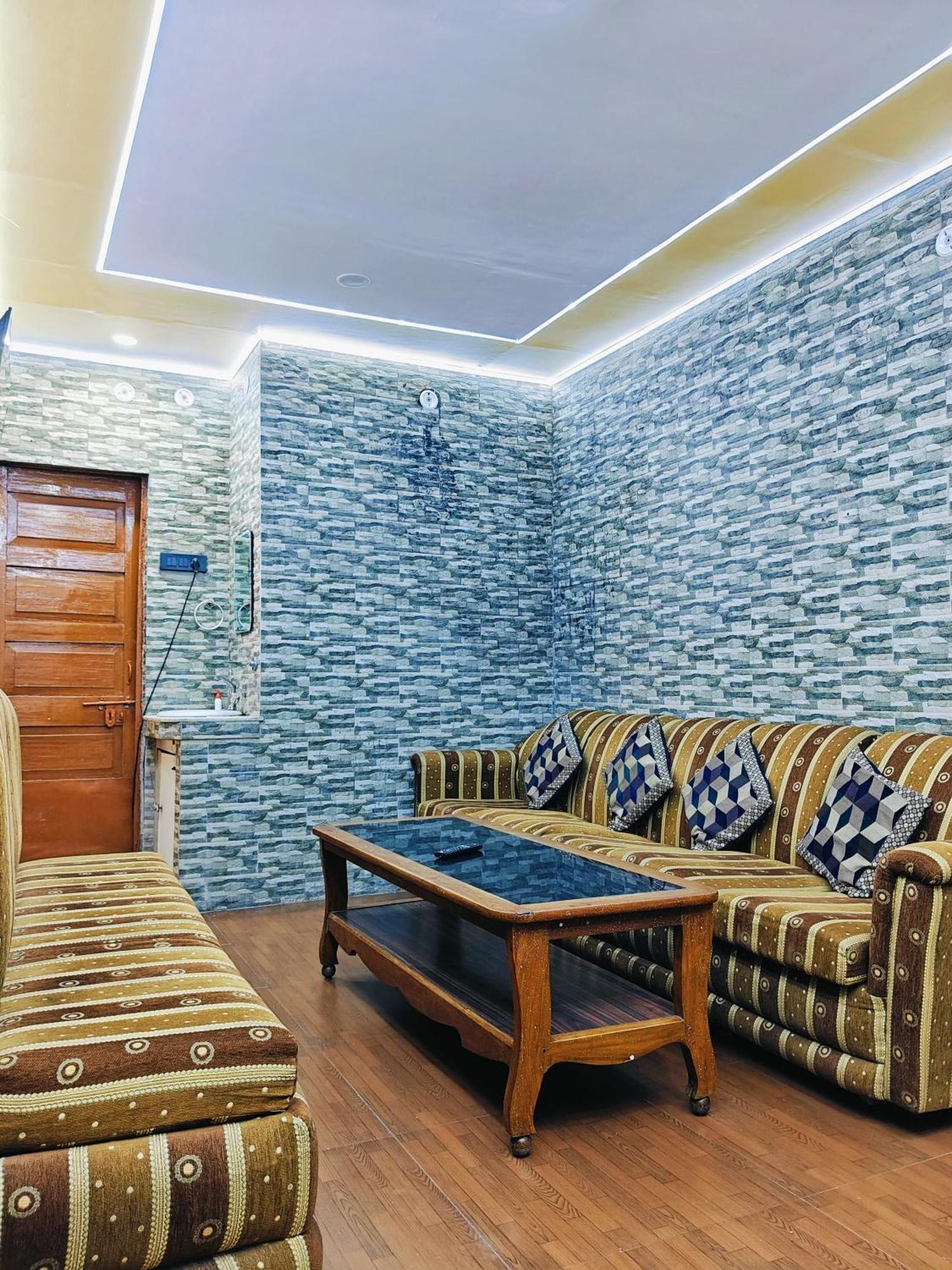 Kiara Home Stays Bénarès Extérieur photo